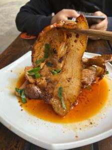 代木儿回锅肉-"小份的回锅肉端上来的样子,四片,肥了点哦.