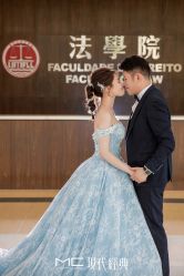 -现代经典婚纱摄影