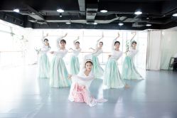 -深舞形体民族舞蹈工作室