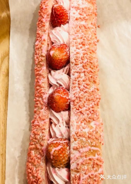 奈雪的茶(德基广场店)草莓奶油面包图片