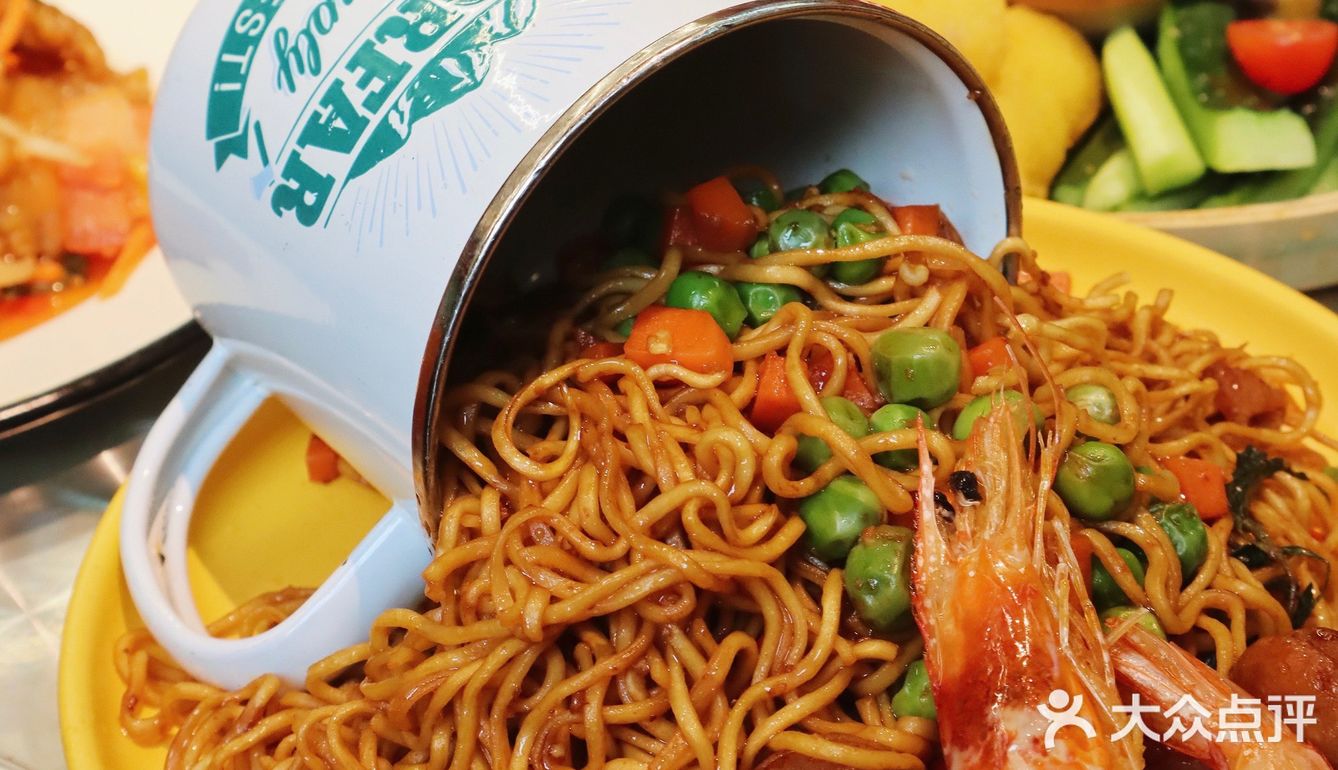 昆明探店｜泰国街边橙色房子里吃泰式大排档