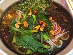 -爆炸头阿姨小四川正宗川味小吃(无任何分店)