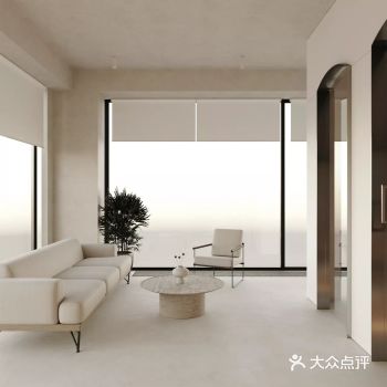 设计师通过指定一个会议室作为办公室的中心点