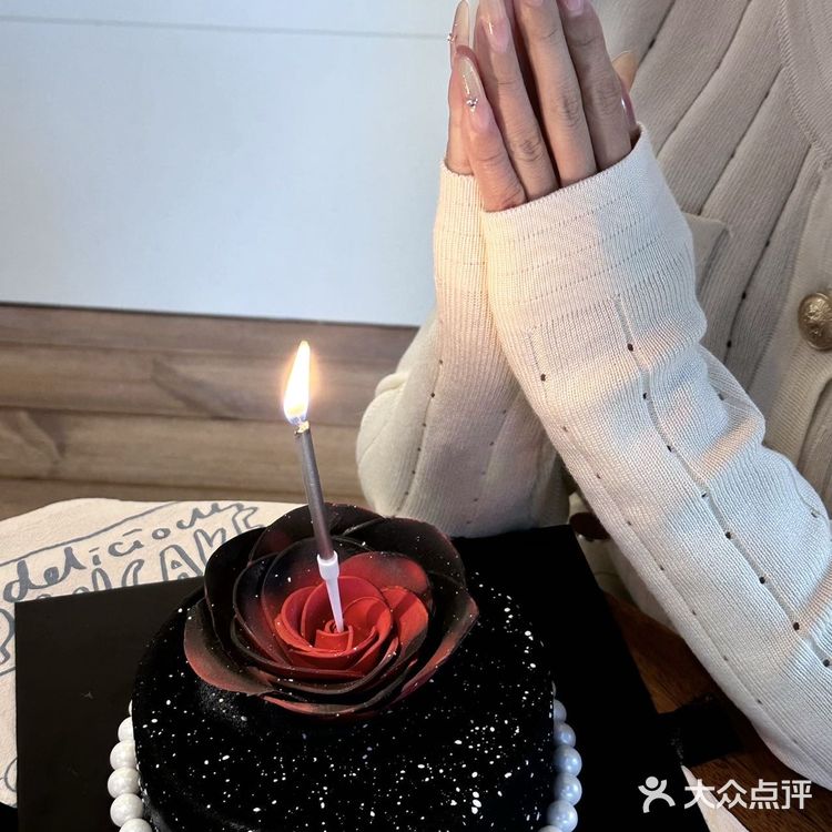 高级感满满的蛋糕🖤好看又好吃