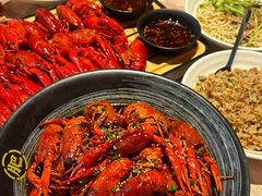 -肥肥虾庄·金牌油焖大虾(汉街SKP店)