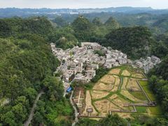 -高荡千年布依古寨旅游景区