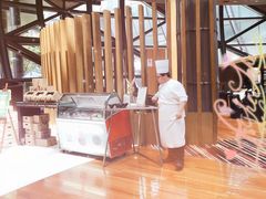 -上海滴水湖皇冠假日酒店