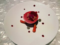 草莓和白芦笋-广州四季酒店·佰鲜汇·现代法餐