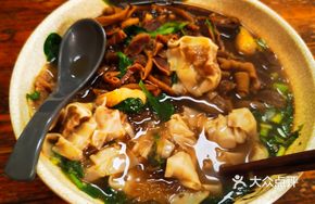 Duck Blood and Vermicelli with Dumplings (Extremely Salty Version)