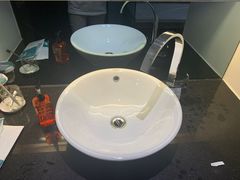 -桔子酒店(上海西藏北路地铁站店)