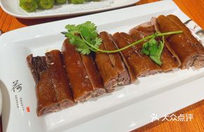 Signature Lion Head Braised Goose