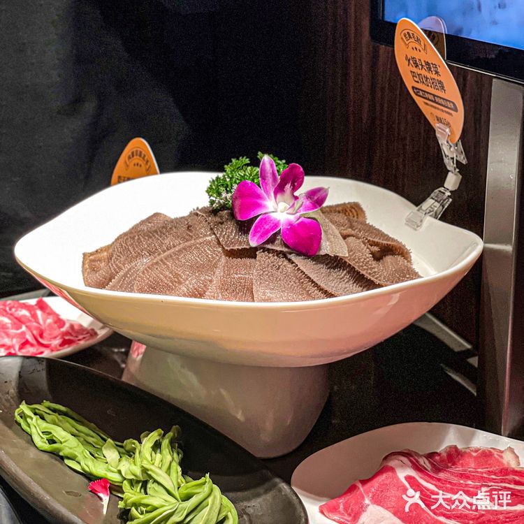 终于武汉也拥有了巴奴毛肚火锅!!