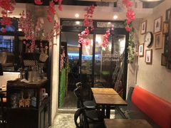-layback cafe & bar