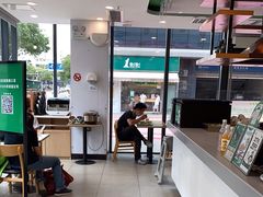 大堂-老乡鸡(武汉中南梅苑小区地铁站店)