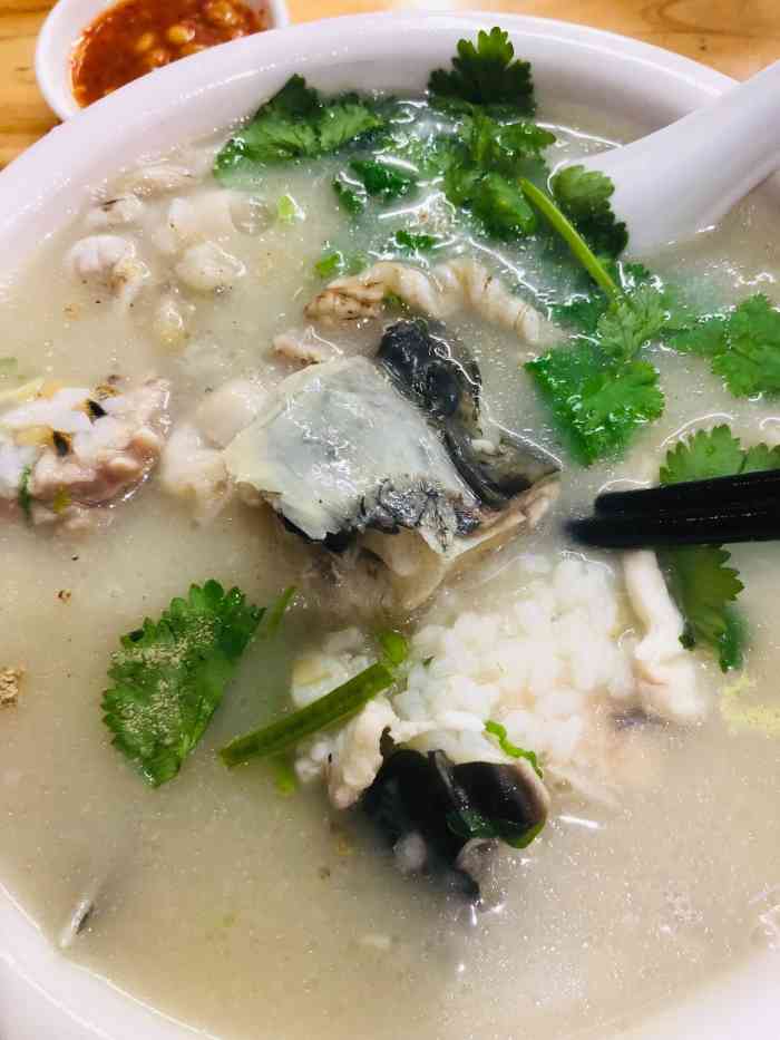 回味洪阳鱼头粥-"每次晚上没什么胃口就会想到这家鱼粥店,店.