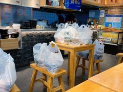 大堂-呷佬·长沙手工米粉(金沙江路店)
