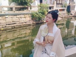 -一揽芳华汉服旗袍体验馆(拙政园店)