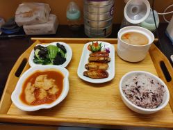 -卓玥国际月子会所(罗山路店)