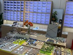 -天空之镜眼镜店蔡司依视路配镜授权零售店(望京颐堤港店)