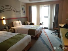 -苏州汇融广场假日酒店