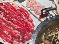 -茅草房·河畔园林火锅