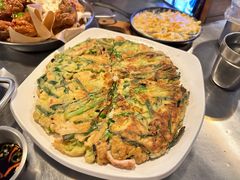 海鲜葱饼-富乐满韩国正宗炸鸡韩国料理(虹泉路店)