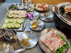 -围炉肉舍丹东海鲜烤肉·烤活鳗(步行街店)