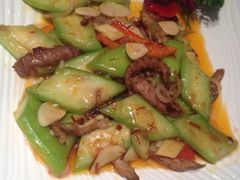 丝瓜炒濑尿虾-山色柴火烤披萨·原切牛扒