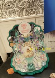 -ANNA SUI