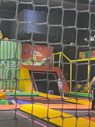 -蹦蹦跳跳(新奥购物中心店)