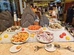 -大中华希尔顿酒店-念自助餐·嗨啤·小龙虾