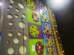 -蹦贝运动中心·蹦床·攀岩·闯关(龙岗店)