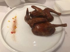 招牌玻璃皮乳鸽-北京厨房(SKP店)