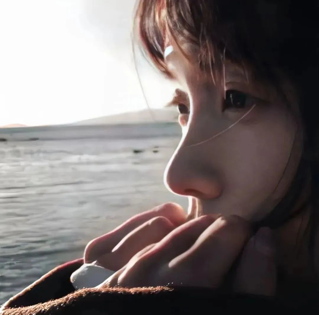 清新简约女头像