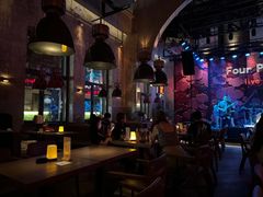 -FOUR PLAY BAR