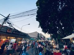 -周日夜市
