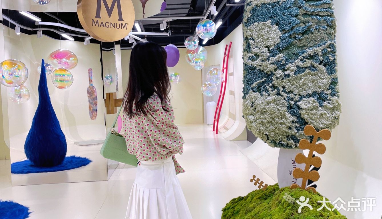 井柏然带你逛梦龙欢愉展｜定制喷绘涂鸦冰激凌🍦