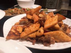 家乡囊炒肉-阿里家·新疆烤肉酒場 by MIG