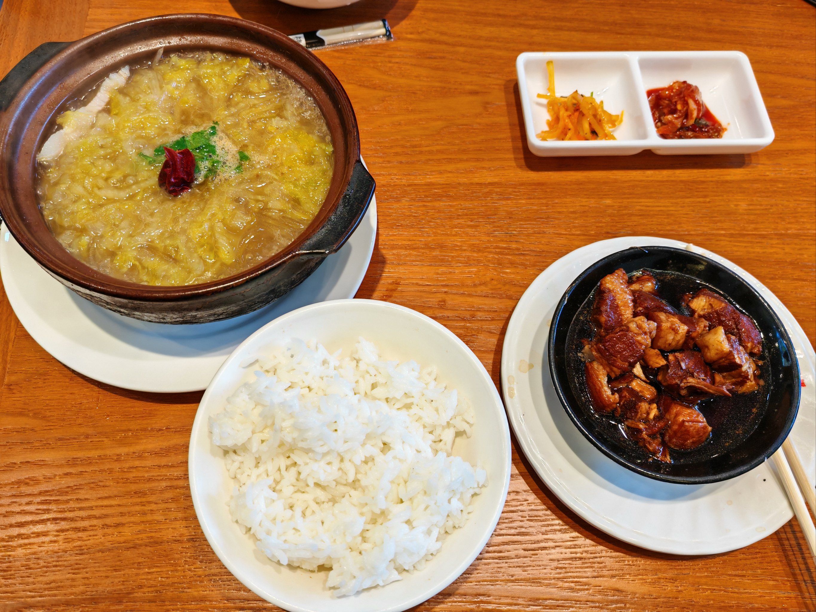 冬天的快餐  酸菜坛肉米饭🍚