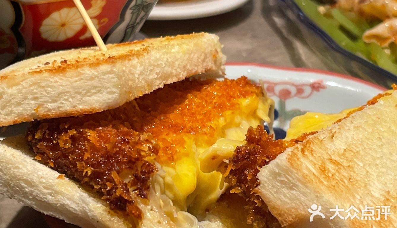 和姐妹来广粤天地看到的瑰茶厅，算是复古风