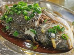 清蒸海鱼-红月湾海鲜饭店•沙滩海景(双月湾店)