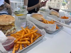 -TRIPS BURGER(大钟寺店)