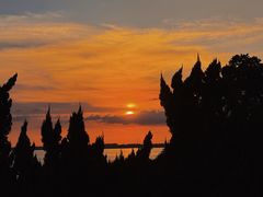 -巴陵广场