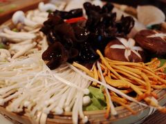 -尚尚仙·酸汤猪手·猪肚鸡火锅(华联万柳购物中心店)