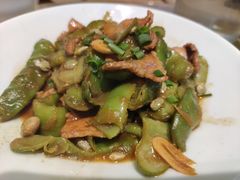 五花肉焖豆角-关东小磨东北菜(上海长风大悦城店)