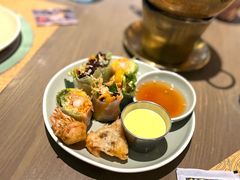 酥炸老虎虾香芒米纸卷配榴莲汁-CHINCHIN 青青·泰国料理(万象食家店)