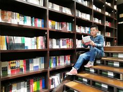 -钟书阁(松江泰晤士小镇店)