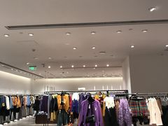 -URBAN REVIVO(高德置地广场·春广场店)
