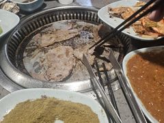 -金滏山烤肉·海鲜·火锅自助餐厅(襄阳万达店)