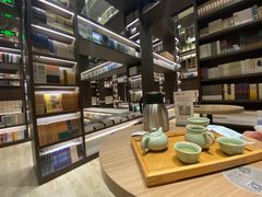 -钟书阁(群光广场店)